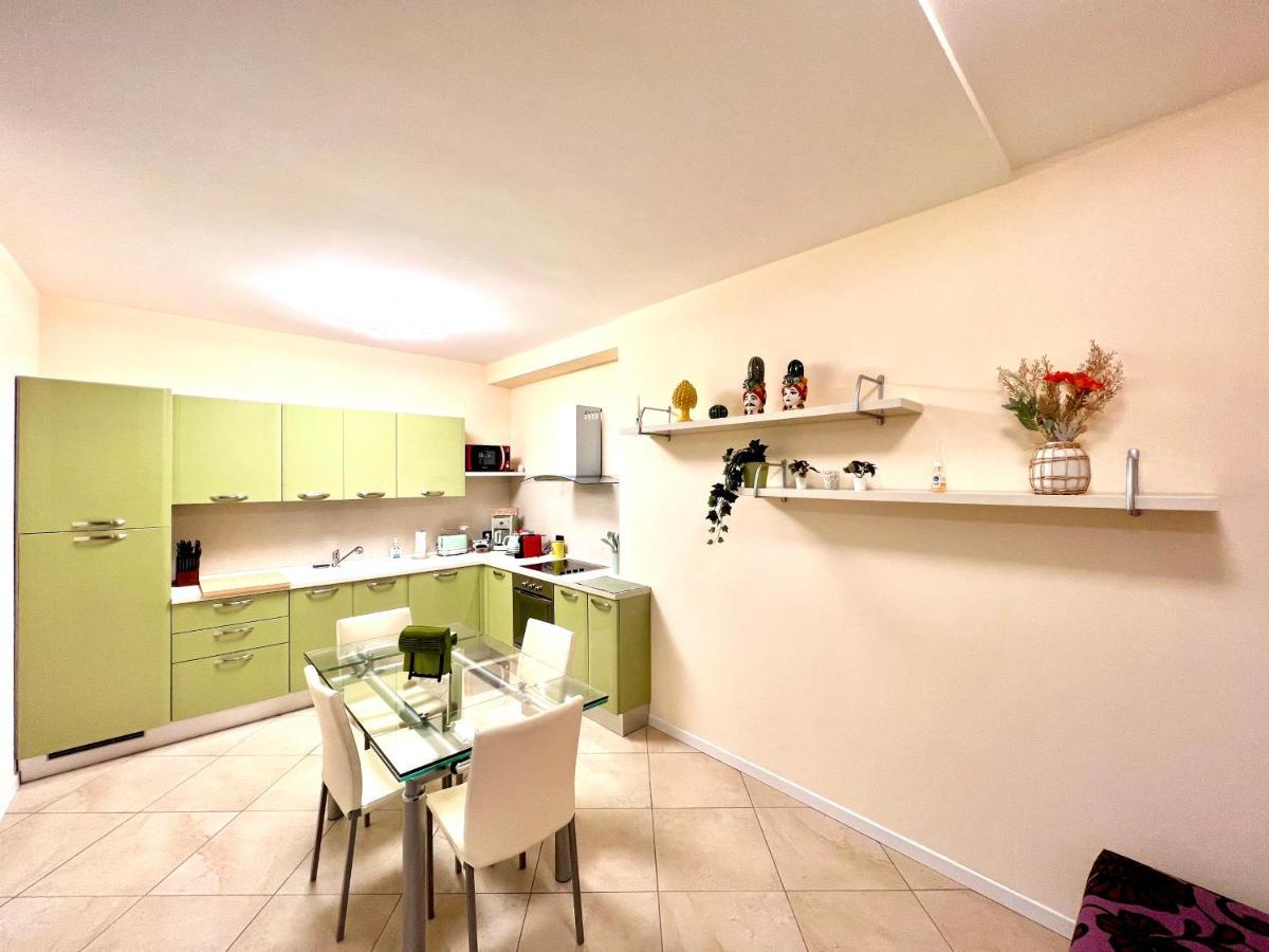 Limone Downtown Apartment ลีโมเนซุลการ์ดา ภายนอก รูปภาพ