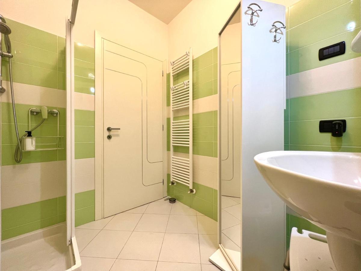Limone Downtown Apartment ลีโมเนซุลการ์ดา ภายนอก รูปภาพ