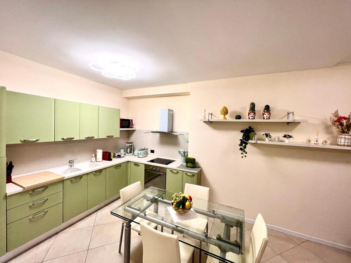 Limone Downtown Apartment ลีโมเนซุลการ์ดา ภายนอก รูปภาพ